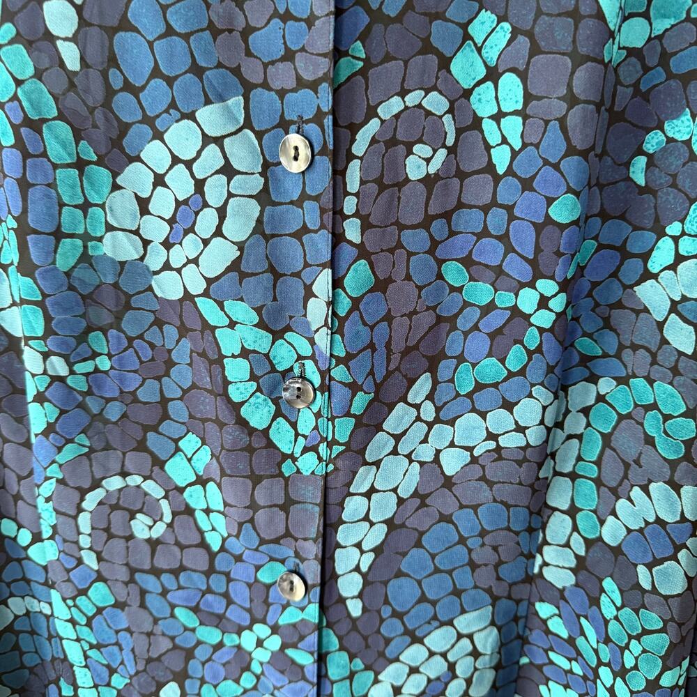 features a vibrant mosaic-style pattern in shades of blue and teal Size 14 - Picture 5 of 10